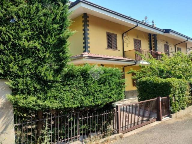 Vendesi villa bifamiliare a Cerisano