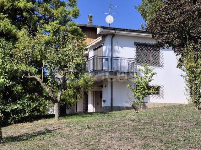 Vendesi villa bifamiliare a Cerro Tanaro via Pio La Torre, 26