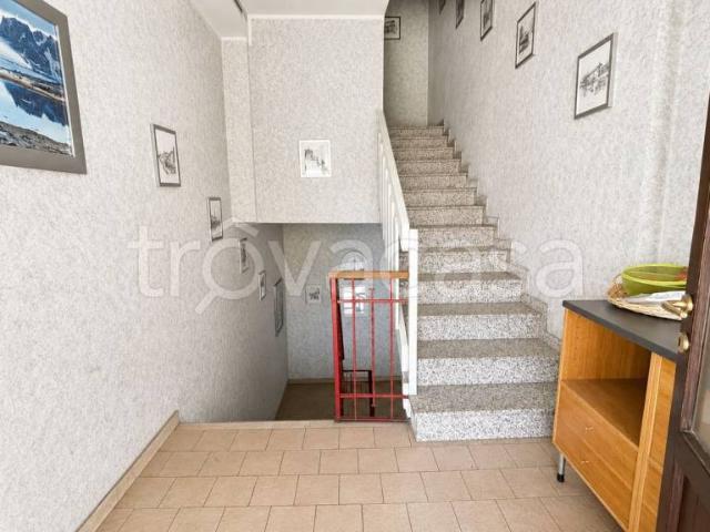 Vendesi villa bifamiliare a Cesano Maderno via Monfalcone, 2