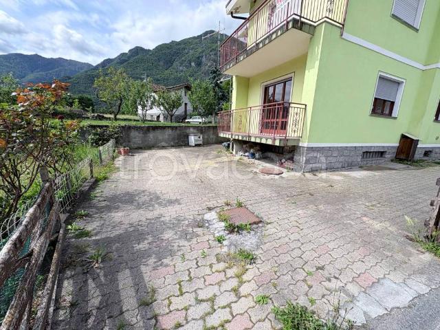 Vendesi villa bifamiliare a Champdepraz