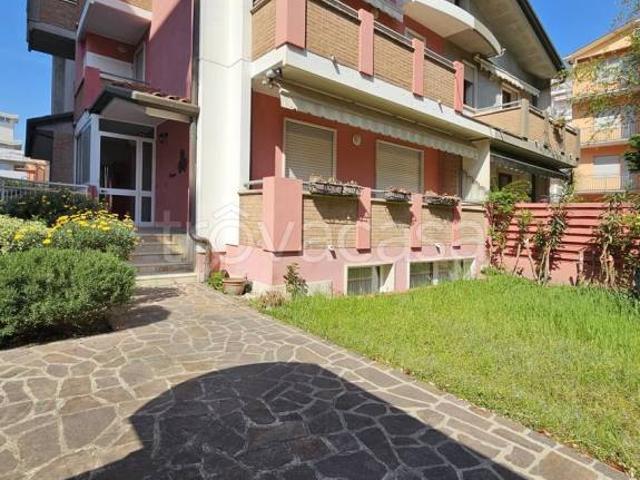 Vendesi villa bifamiliare a Chioggia viale Marco Polo, Sottomarina