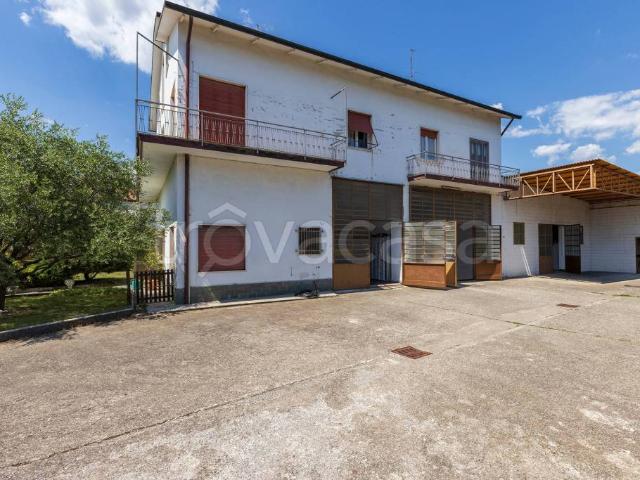 Vendesi villa bifamiliare a Cislago via Libertà