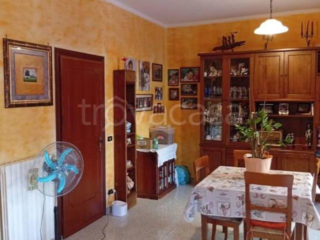 Vendesi villa bifamiliare a Cisterna di Latina via Monti Lepini