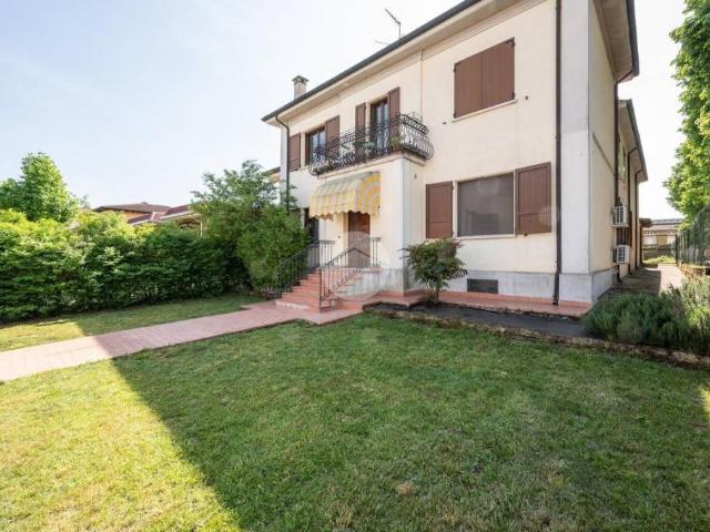 Vendesi villa bifamiliare a Gazzuolo via s. Pietro, 87, Belforte