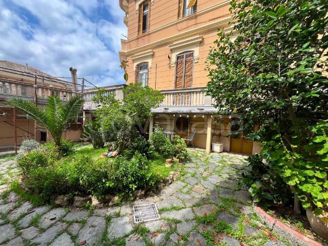 Vendesi villa bifamiliare a Genova via Loano, 23B, Pegli