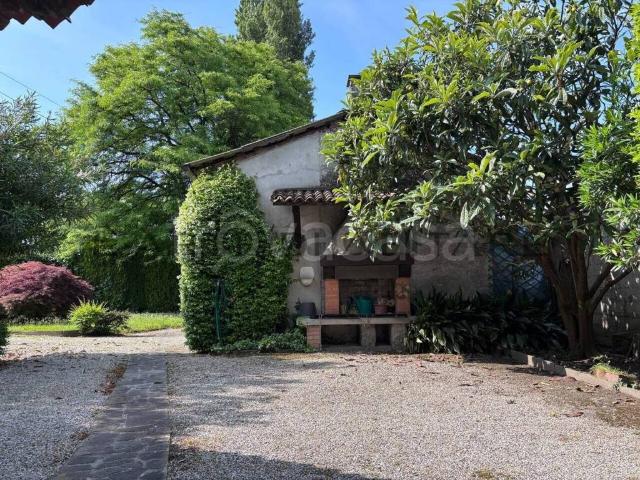 Vendesi villa bifamiliare a Grantorto via Roma, 18