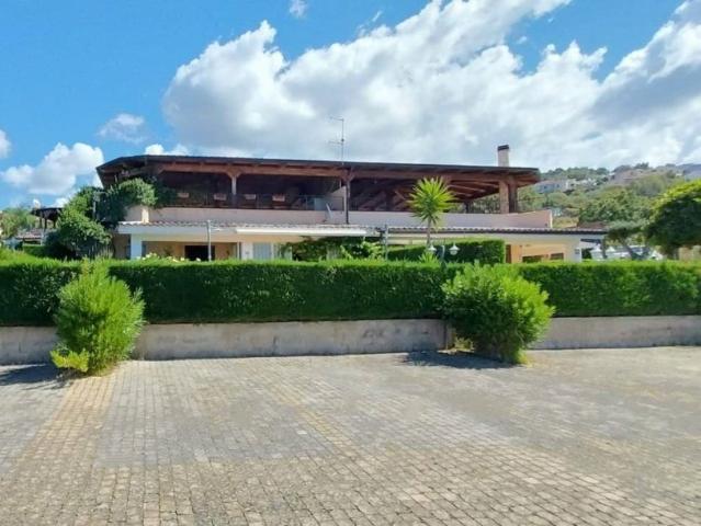 Vendesi villa bifamiliare a Diamante