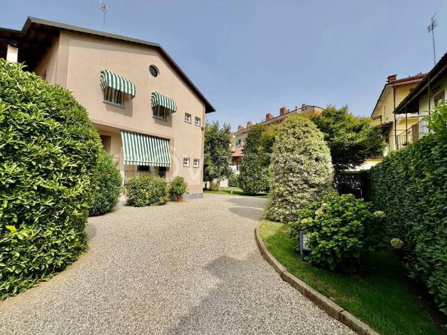 Vendesi villa bifamiliare a Fossano via Alba