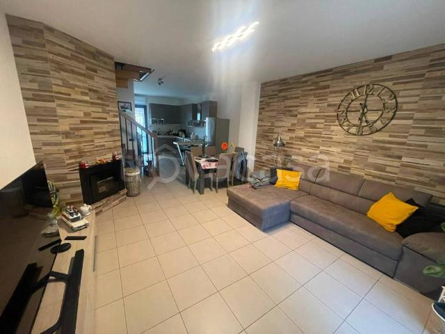 Vendesi villa bifamiliare a Imola via del Tiglio, 3
