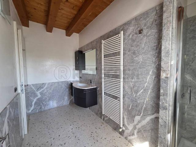 Vendesi villa bifamiliare a Isola Vicentina via Vallugana, s/n
