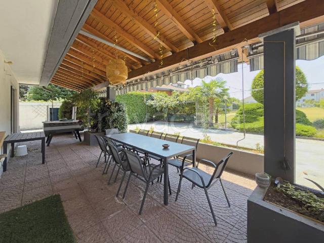 Vendesi villa bifamiliare a Oleggio via San Giovanni