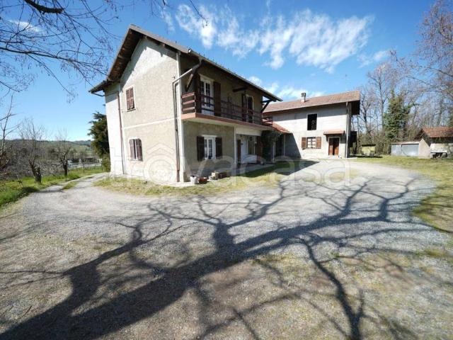 Vendesi villa bifamiliare a Ovada strada Lercaro