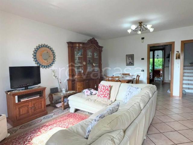 Vendesi villa bifamiliare a Latisana via Bottari, 15