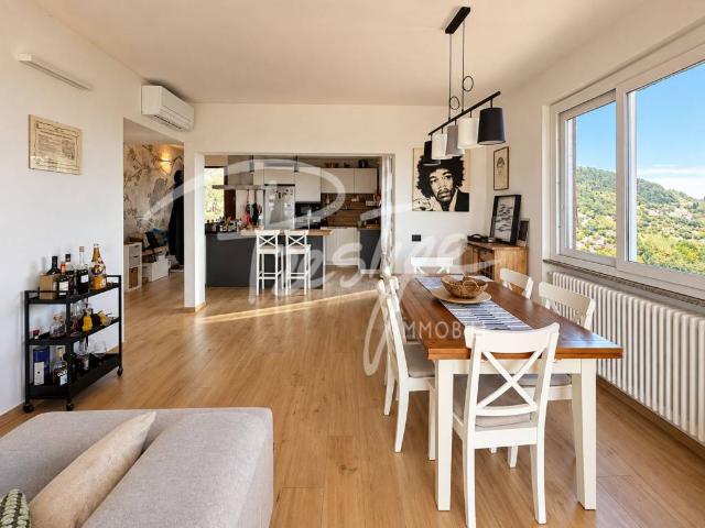 Vendesi villa bifamiliare a La Spezia via Guglielmo Marconi, Isola