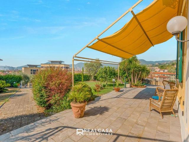 Vendesi villa bifamiliare a La Spezia via Pozzuolo Favaro, 77, Favaro La Lobbia