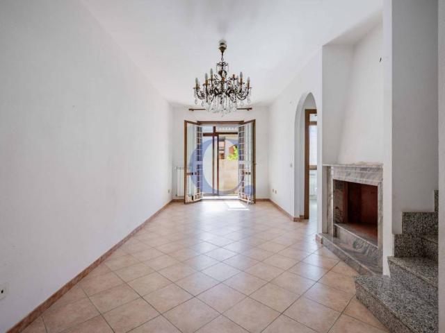 Vendesi villa bifamiliare a Ladispoli viale Florida, 31