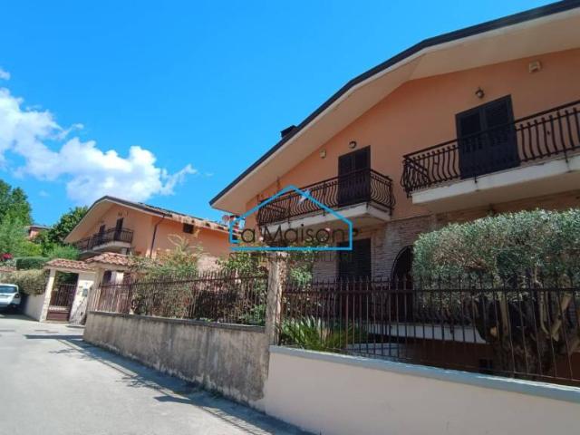 Vendesi villa bifamiliare a Monteforte Irpino via Molinelle