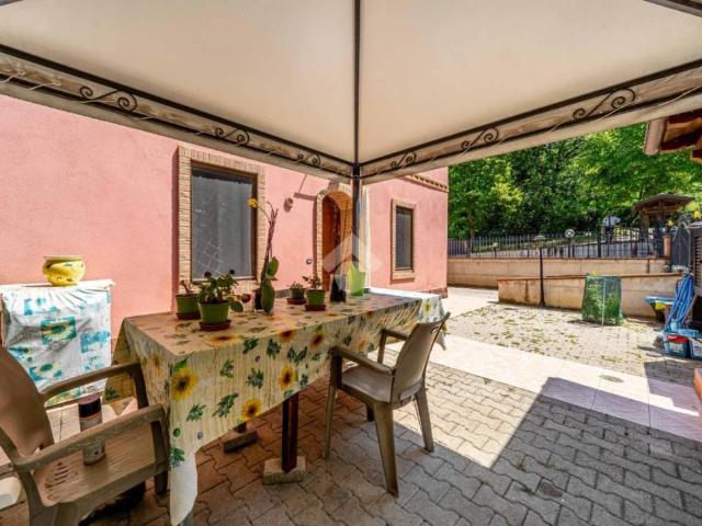 Vendesi villa bifamiliare a Maranello via Monarona, 5