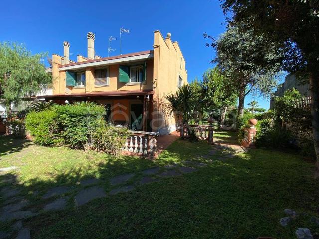 Vendesi villa bifamiliare a Marano di Napoli via del Mare