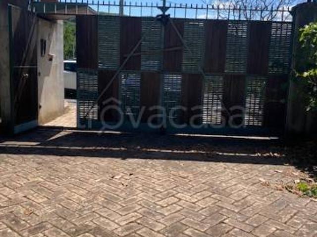 Vendesi villa bifamiliare a Mercato San Severino via Ciorani Carifi, 3