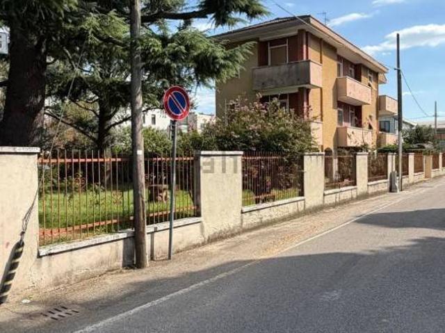 Vendesi villa bifamiliare a Nova Milanese via Vincenzo Bellini, 6