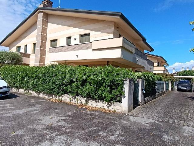 Vendesi villa bifamiliare a San Domenico, Selvazzano Dentro