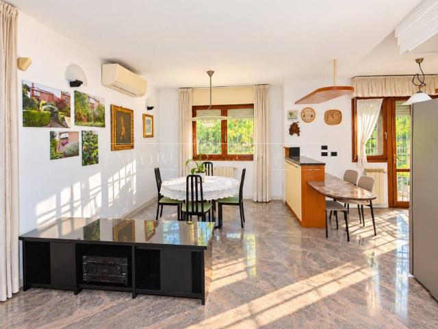 Vendesi villa bifamiliare a San Lazzaro di Savena