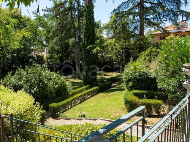 Vendesi villa bifamiliare a San Pietro in Cariano piazza San Rocco, Pedemonte