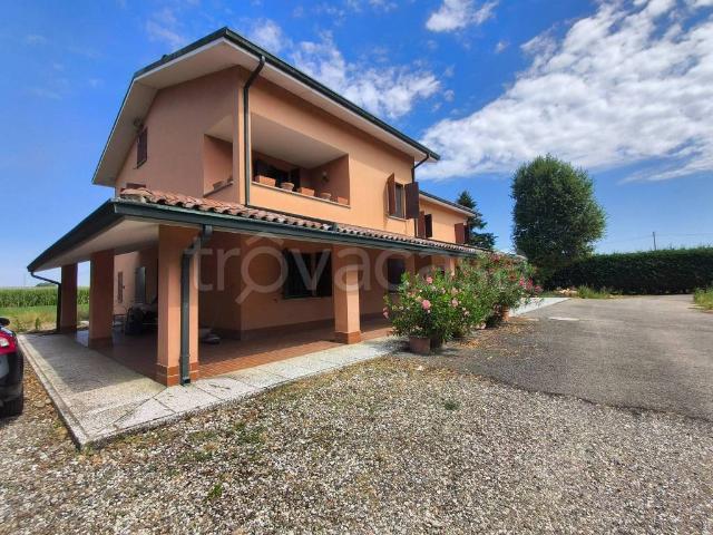 Vendesi villa bifamiliare a San Prospero via Viazza, 43