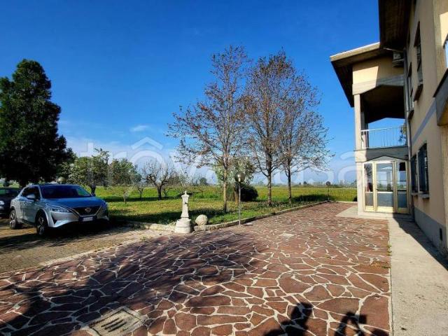 Vendesi villa bifamiliare a San Secondo Parmense strada di Copezzato, 3