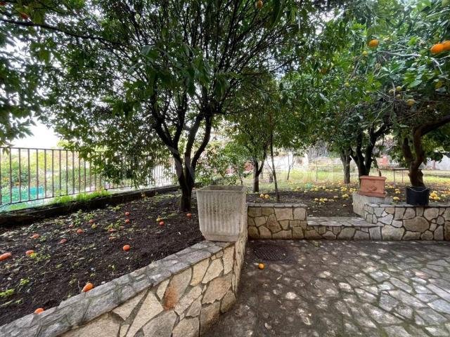 Vendesi villa bifamiliare a San Sebastiano al Vesuvio via Achille Grandi