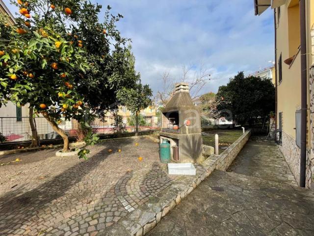 Vendesi villa bifamiliare a San Sebastiano al Vesuvio via Achille Grandi