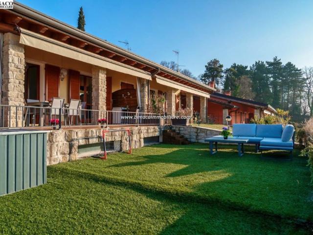 Vendesi villa bifamiliare a San Zeno, San Zeno di Montagna