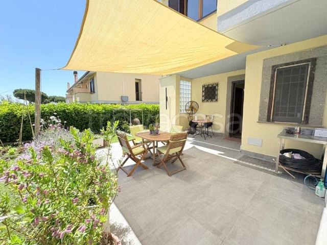 Vendesi villa bifamiliare a Santa Marinella via Mar Mediterraneo