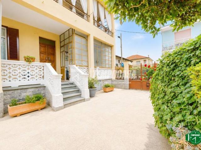 Vendesi villa bifamiliare a Settimo Torinese via Monte Grappa