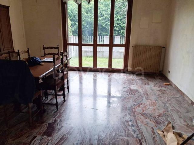 Vendesi villa bifamiliare a Seveso via Pordenone