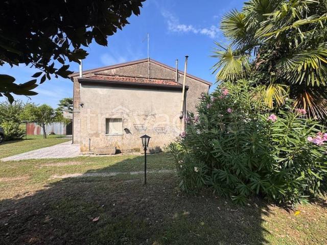 Vendesi villa bifamiliare a Stra