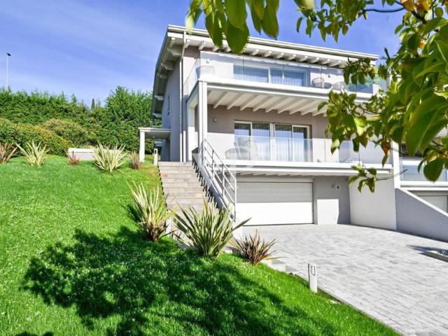 Vendesi villa bifamiliare a Polpenazze del Garda via Lago Lucone