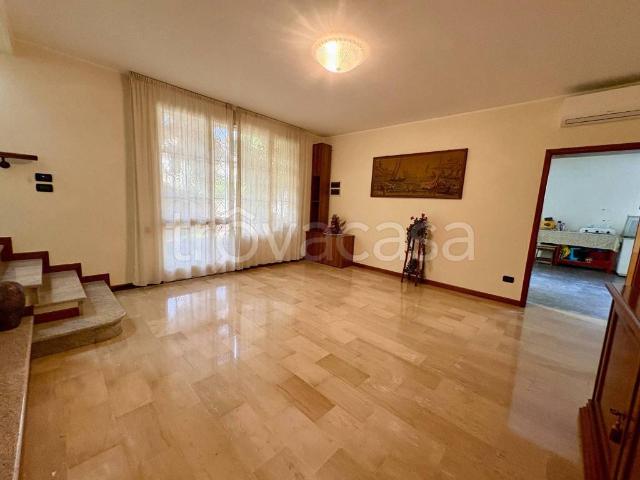 Vendesi villa bifamiliare a Padova via Talvera, 15, Altichiero