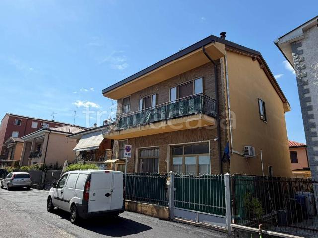 Vendesi villa bifamiliare a Pantigliate via Nino Bixio, 16