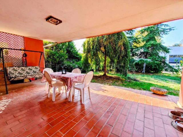 Vendesi villa bifamiliare a Parma strada Tronchi, Molinetto Spezia