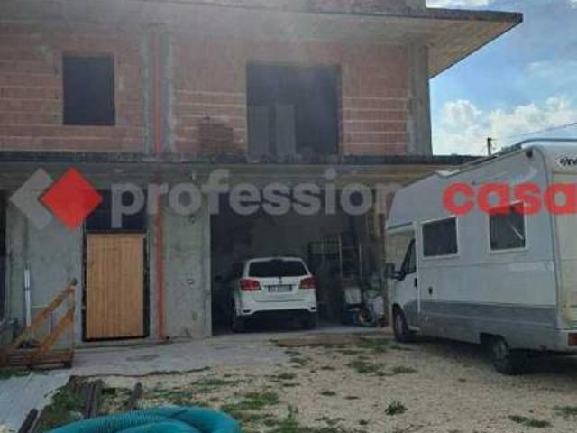 Vendesi villa bifamiliare a Pignataro Interamna via Monne, snc