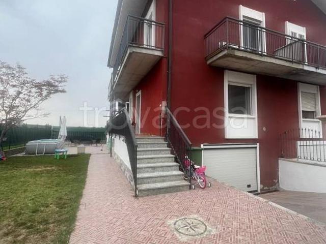 Vendesi villa bifamiliare a Torrevecchia Pia via Olimpya