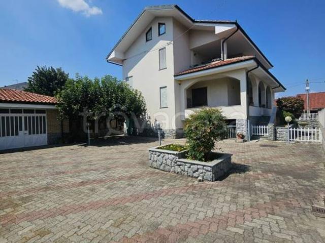Vendesi villa bifamiliare a Volpiano