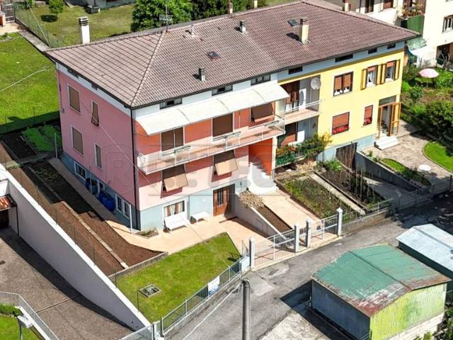 Vendesi villa bifamiliare a Valdagno via Carpanedo