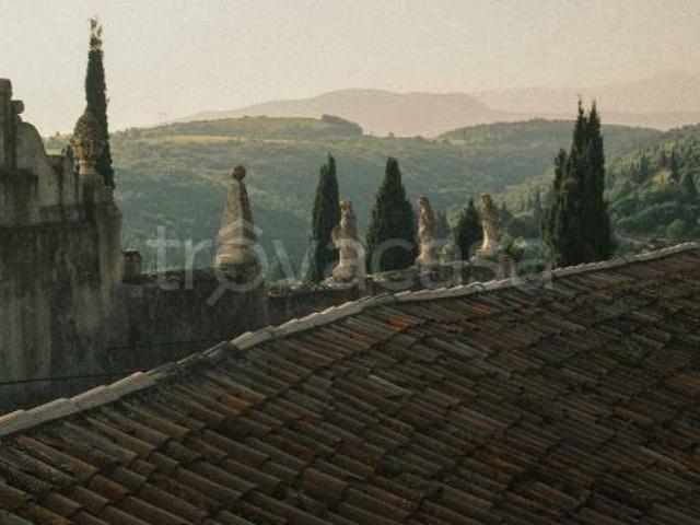 Vendesi villa bifamiliare a Verona via Volte Maso, Quinzano