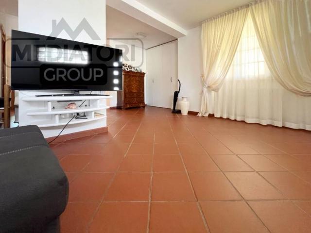 Vendesi villa bifamiliare a Viareggio via Bruno Buozzi, 16