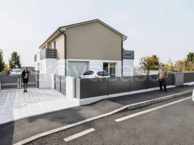 Vendesi villa bifamiliare a Vicenza via Giuseppe Faggin, Debba San Pietro Intrigogna