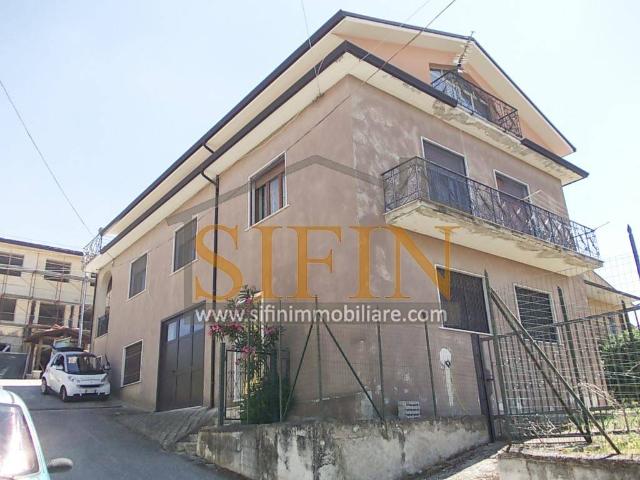 Vendesi villa bifamiliare a Villamaina via Gussone, 5