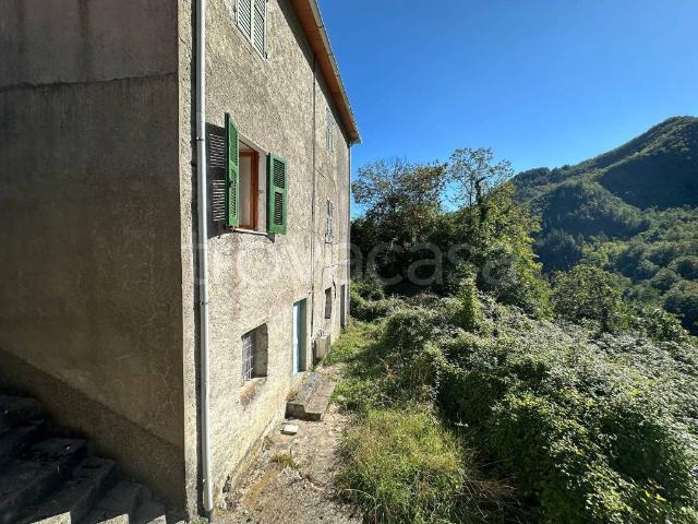 Vendesi villa bifamiliare a Zeri